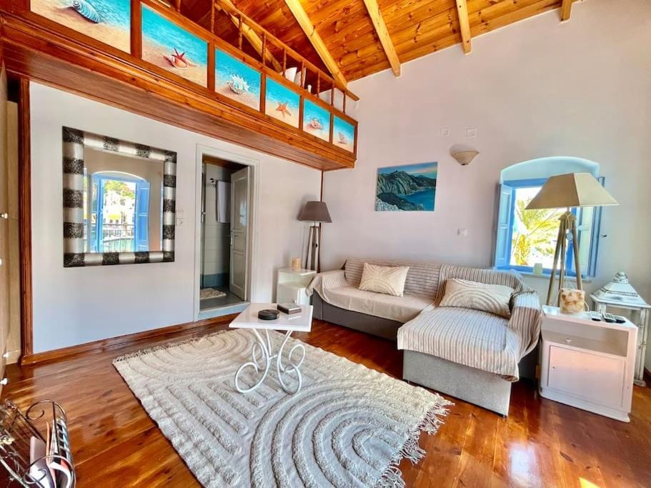 Living room, Photo of the whole room, Seating area