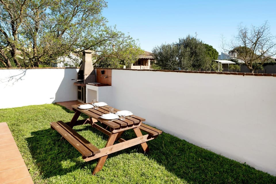 Property building, Balcony/Terrace, Living room