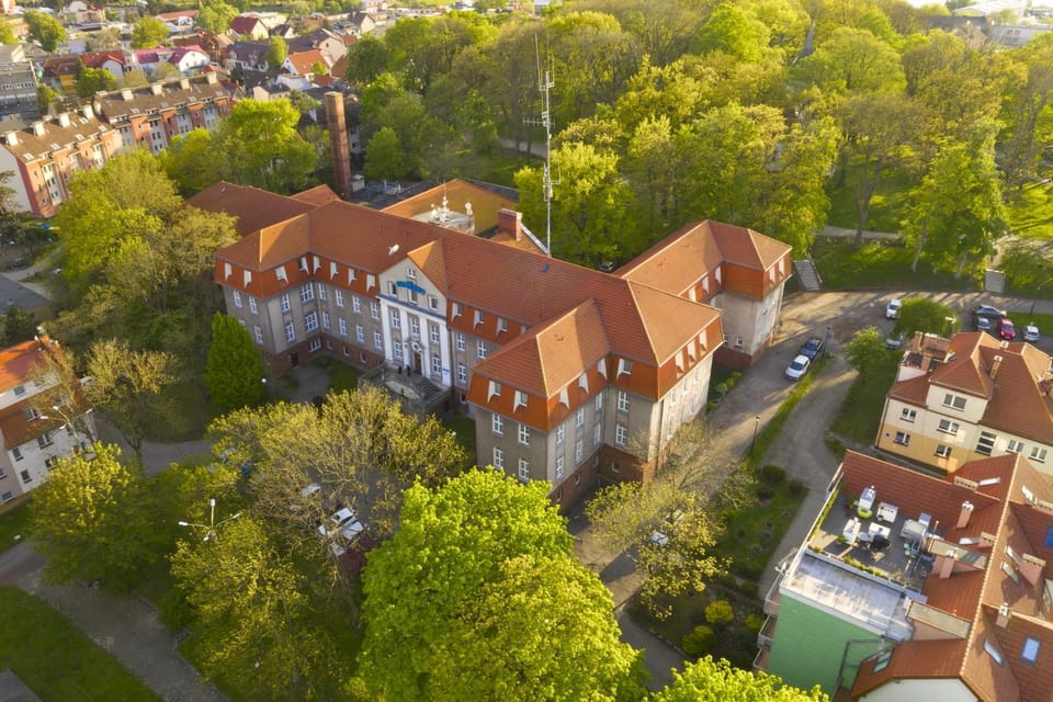 Bird's eye view, Location