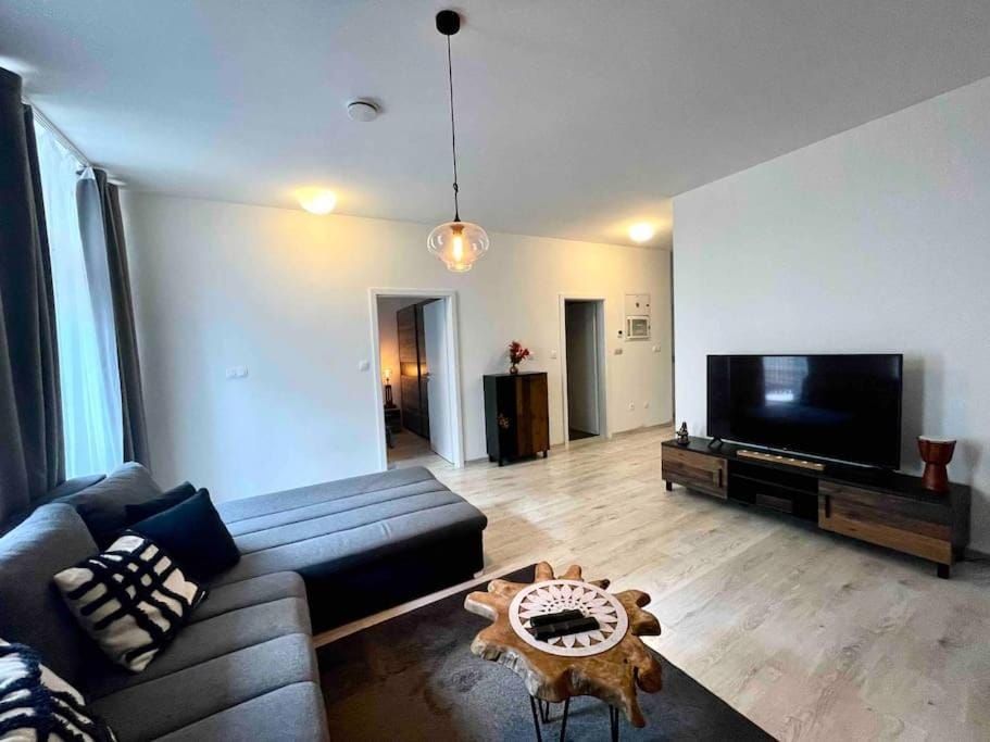 Amazing large 2,5rooms with terrace and parking! Apartment in Bratislava