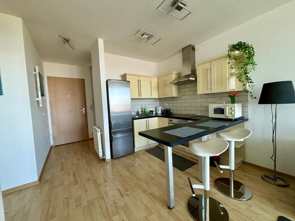 Kitchen or kitchenette, Dining area, minibar