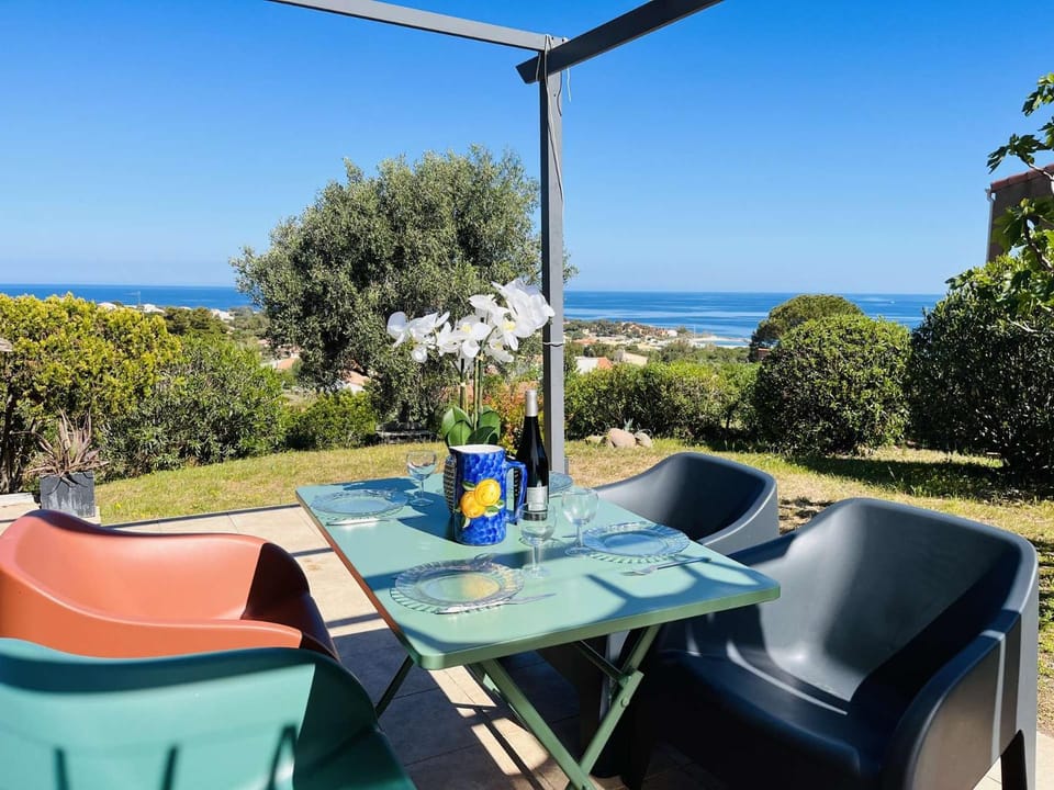 View (from property/room), Balcony/Terrace, Dining area