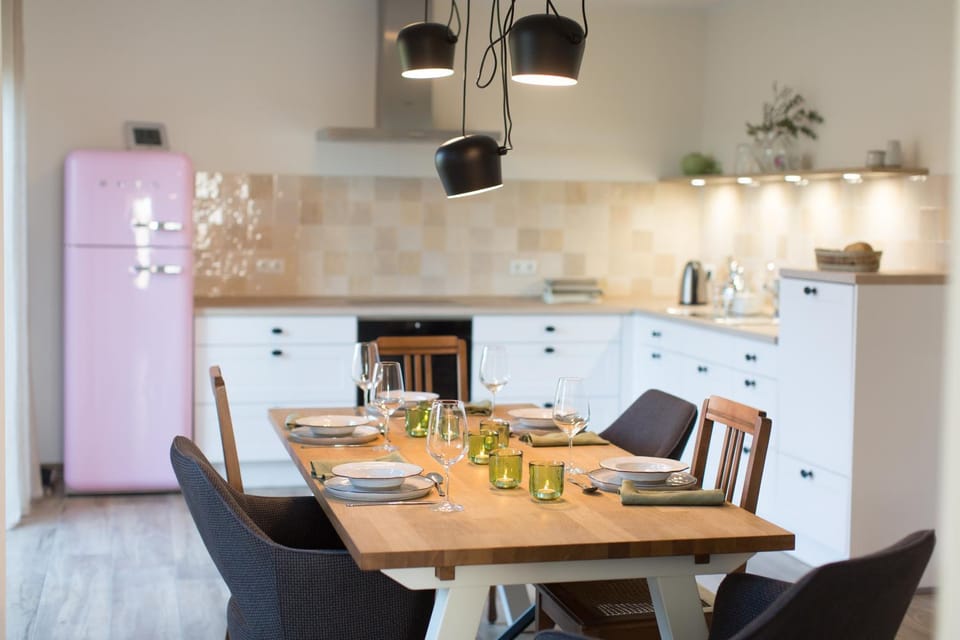 Kitchen or kitchenette, Food and drinks, Dining area, Food
