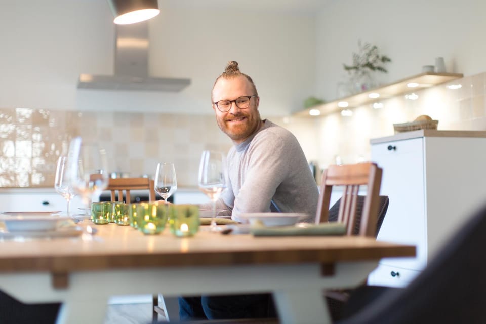 People, Kitchen or kitchenette, Food and drinks, Dining area