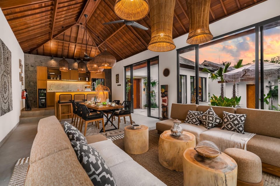 Living room, Seating area, Dining area