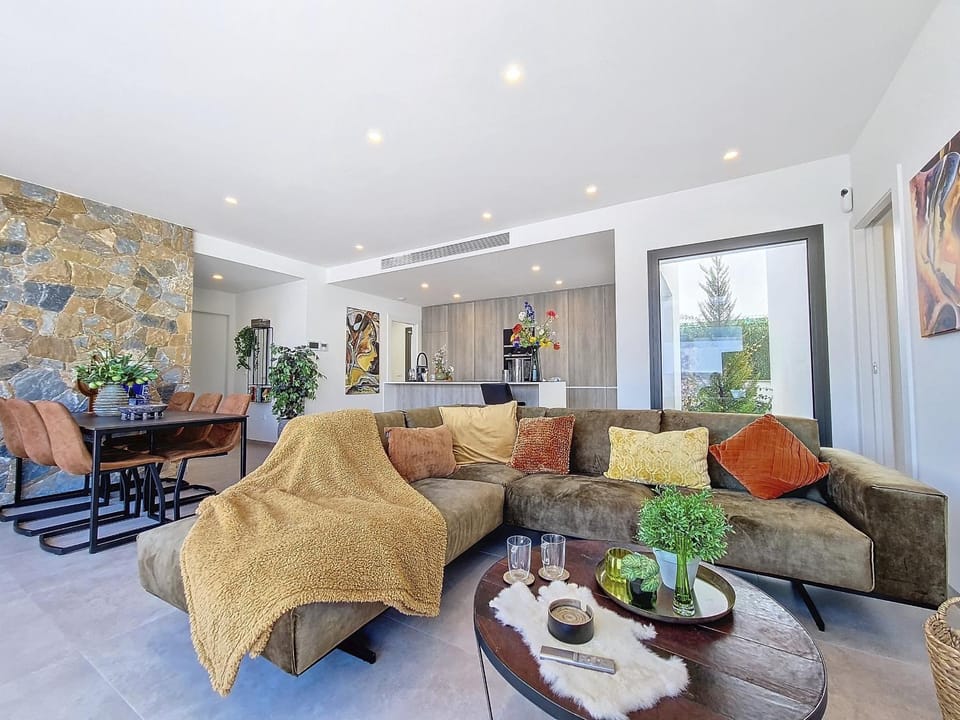 Communal lounge/ TV room, Living room