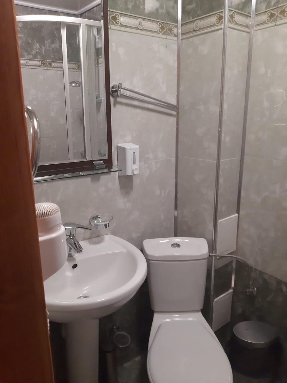 Toilet, bidet