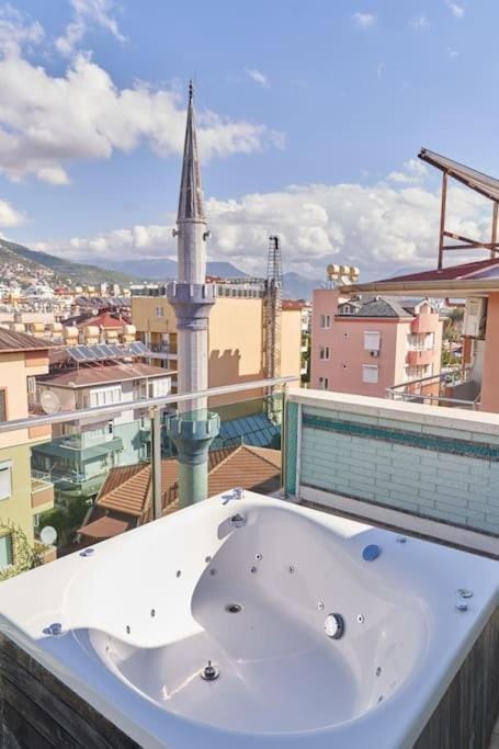 Cleopatra Beach Ultra-Luxury 3-bedroom Penthouse Apartment in Alanya
