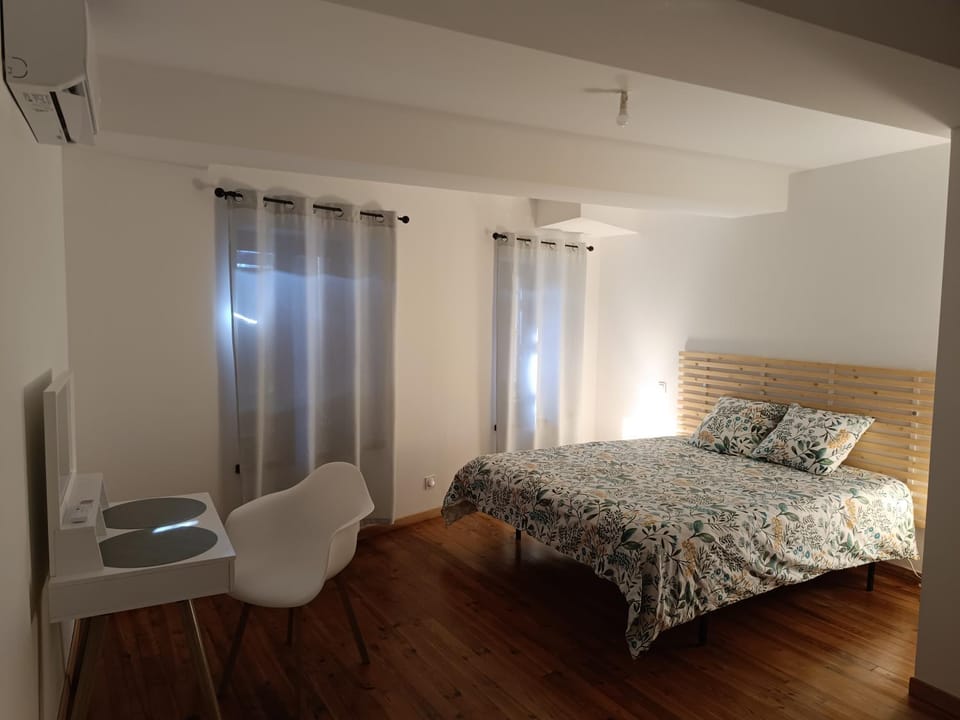 Bedroom, air conditioner