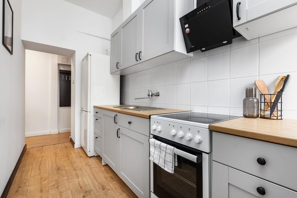 Kitchen or kitchenette, oven, stove