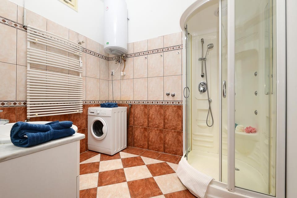 Bathroom, washing machine