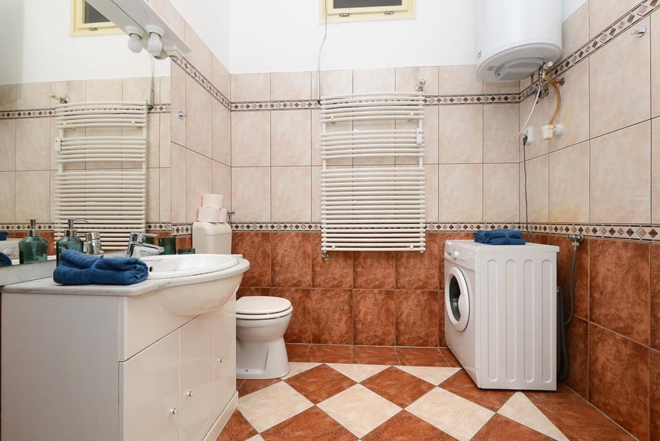 Toilet, Bathroom, washing machine