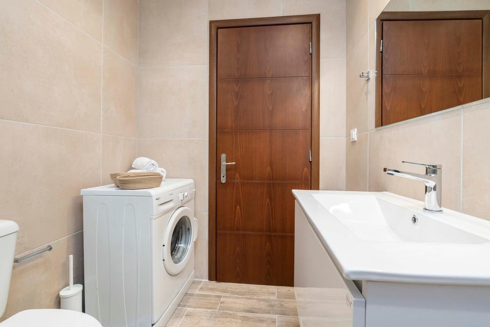 Toilet, Bathroom, washing machine