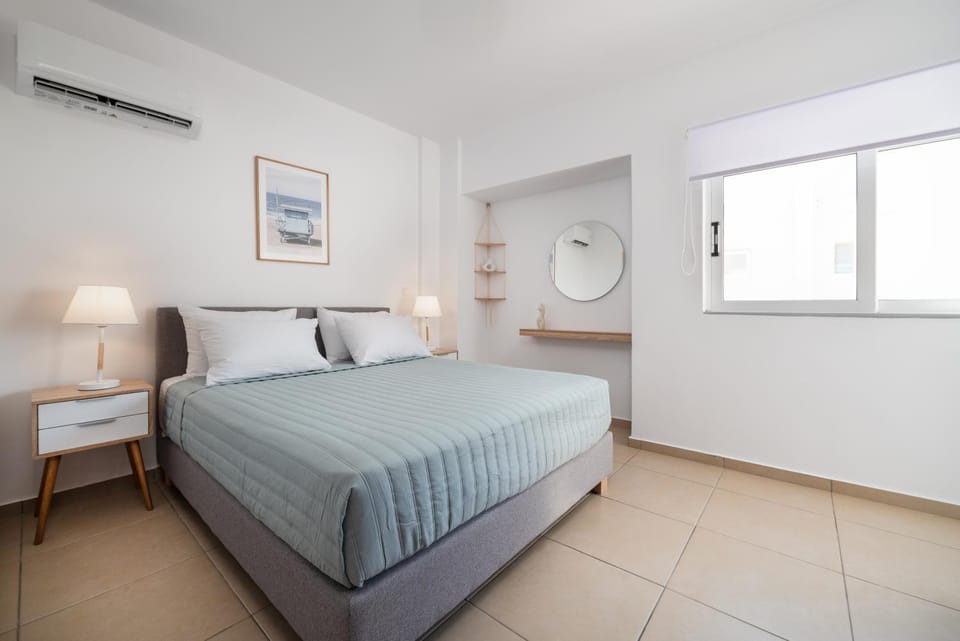 Bed, Photo of the whole room, Bedroom, air conditioner