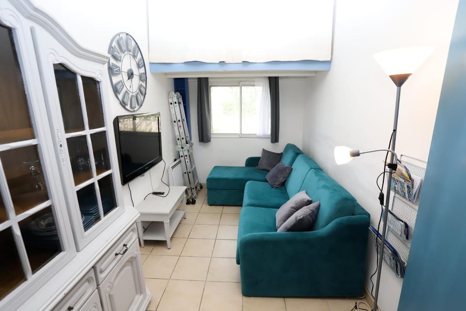 Maison dans résidence avec piscine 3 Chambres House in Saint-Cyprien