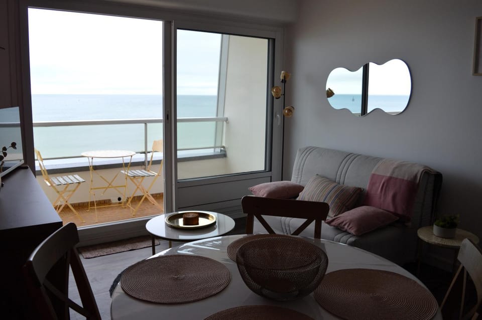 Natural landscape, View (from property/room), Living room, Dining area, Sea view