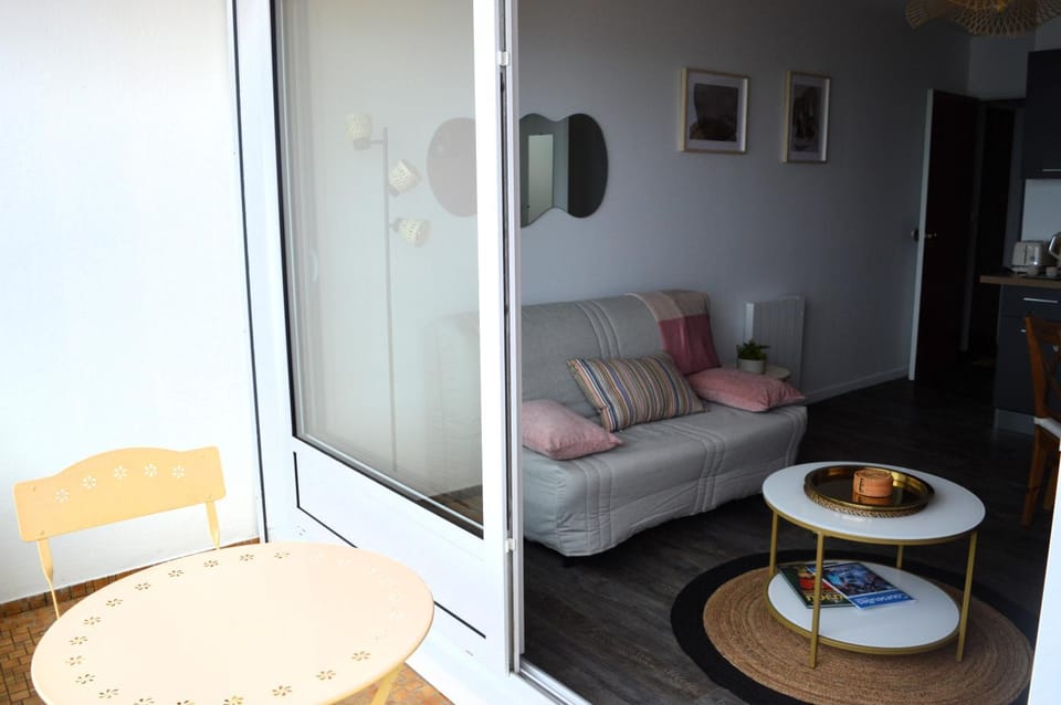 Patio, Living room, Dining area