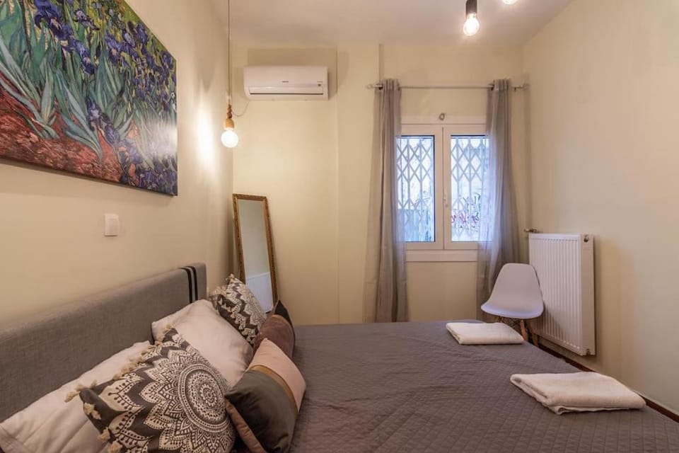 Bed, Photo of the whole room, Bedroom, towels, air conditioner