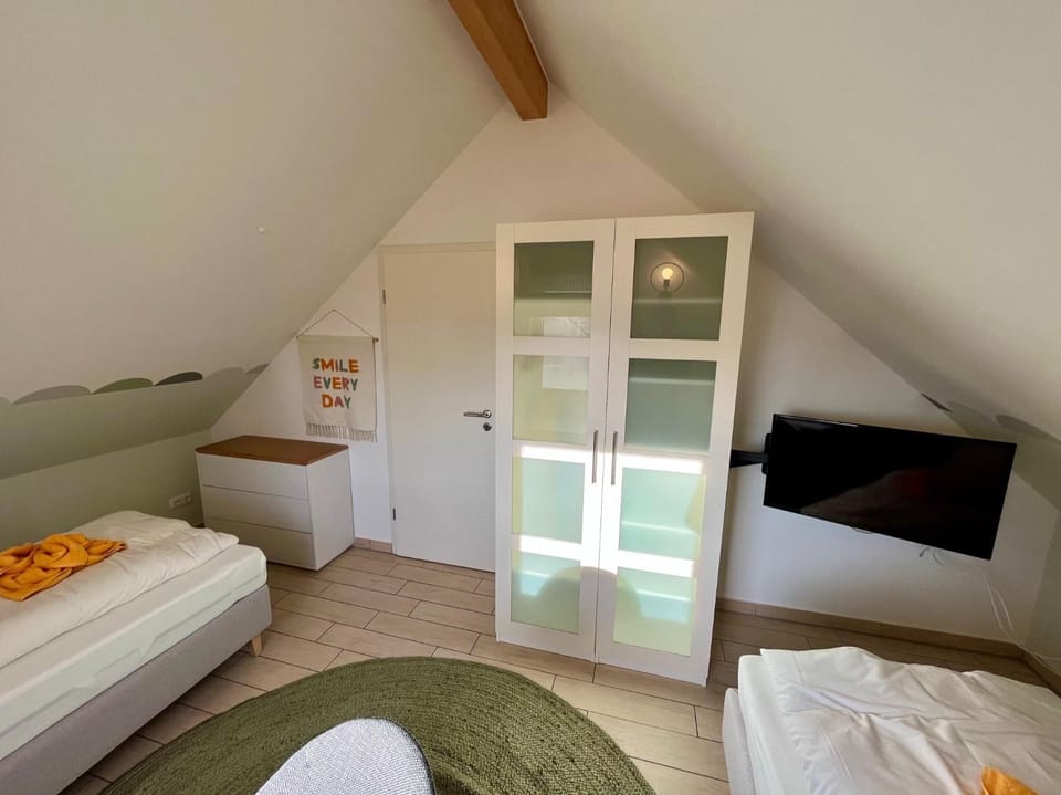 Photo of the whole room, Bedroom
