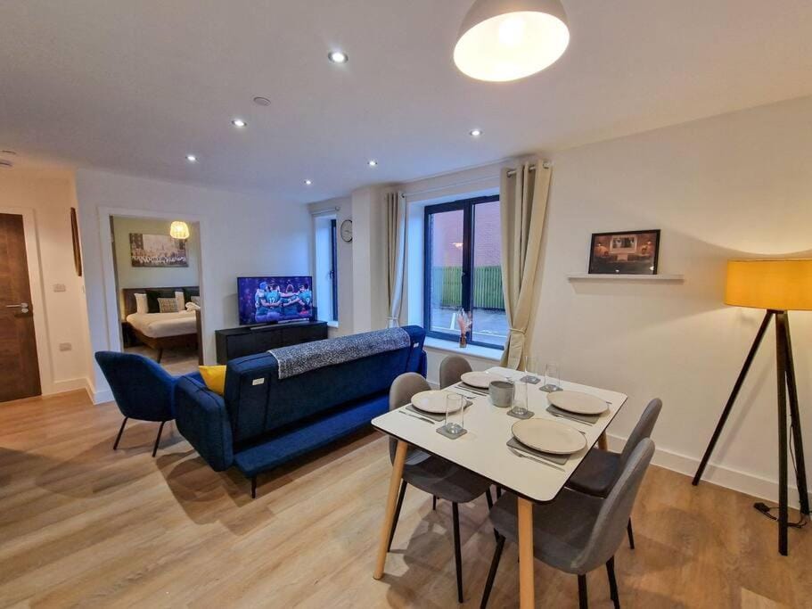 1 Bed Old Trafford Flat Free Parking House in Stretford