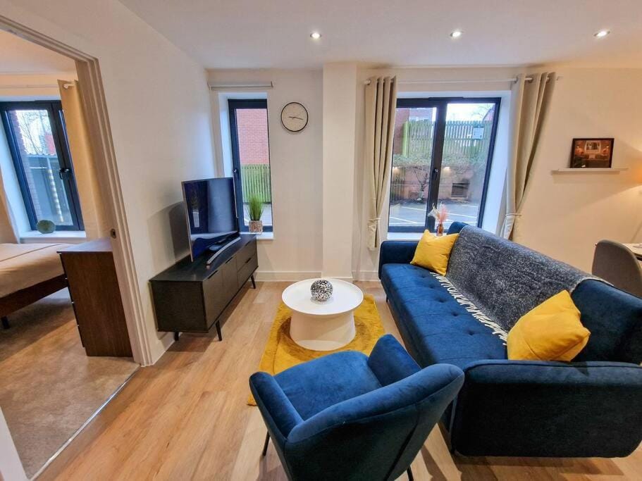 1 Bed Old Trafford Flat Free Parking House in Stretford