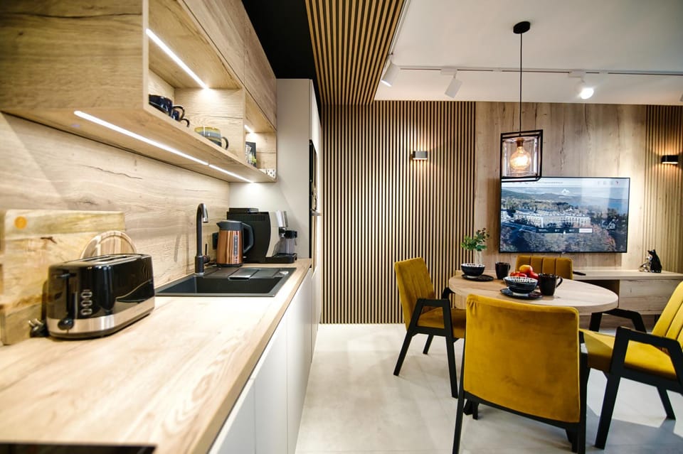 TV and multimedia, Coffee/tea facilities, Kitchen or kitchenette, Living room, Seating area, Dining area, minibar, pet friendly, stove, toaster