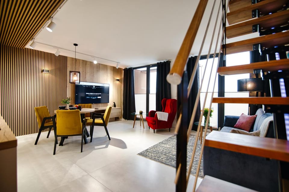 Communal lounge/ TV room, TV and multimedia, Living room, Seating area, Evening entertainment