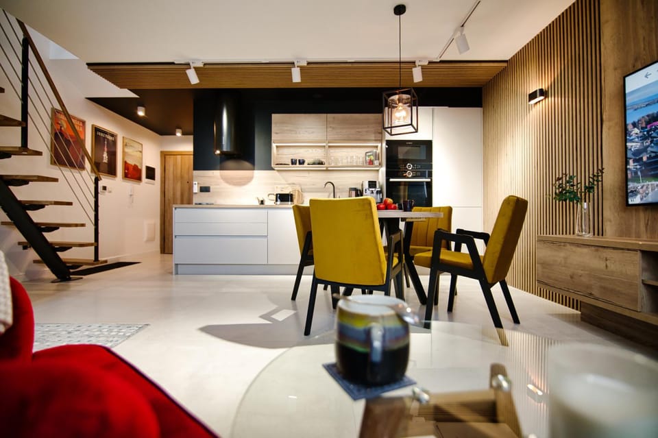 Kitchen or kitchenette, Living room, Seating area, Dining area, dishwasher, minibar, pet friendly, stove