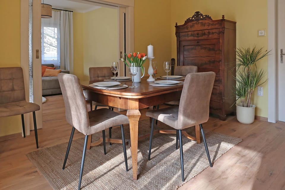 Living room, Dining area, Food