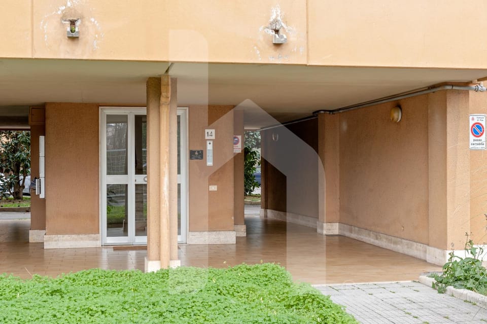 Property building, Facade/entrance