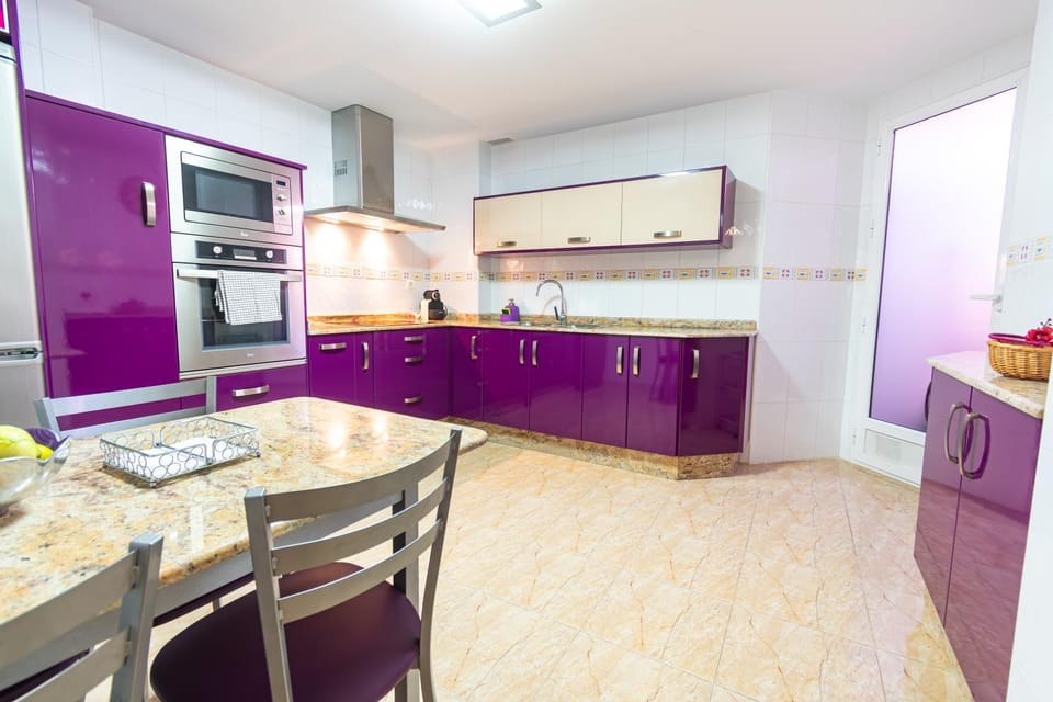 Dining area, oven, stove, toaster