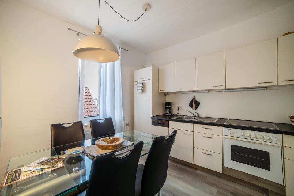 Property building, Kitchen or kitchenette, Living room
