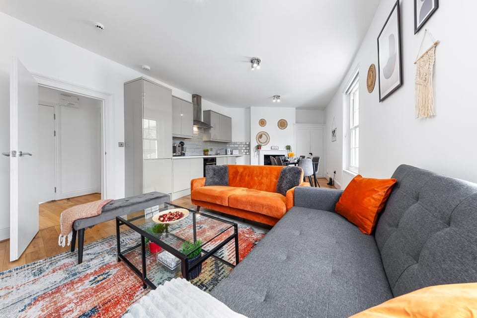 Kitchen or kitchenette, Living room, Seating area, Dining area, minibar, pet friendly, stove