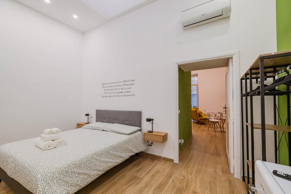 Bedroom, air conditioner