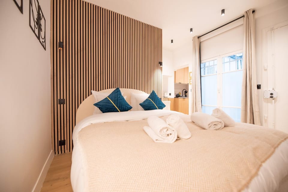 Bed, Bedroom