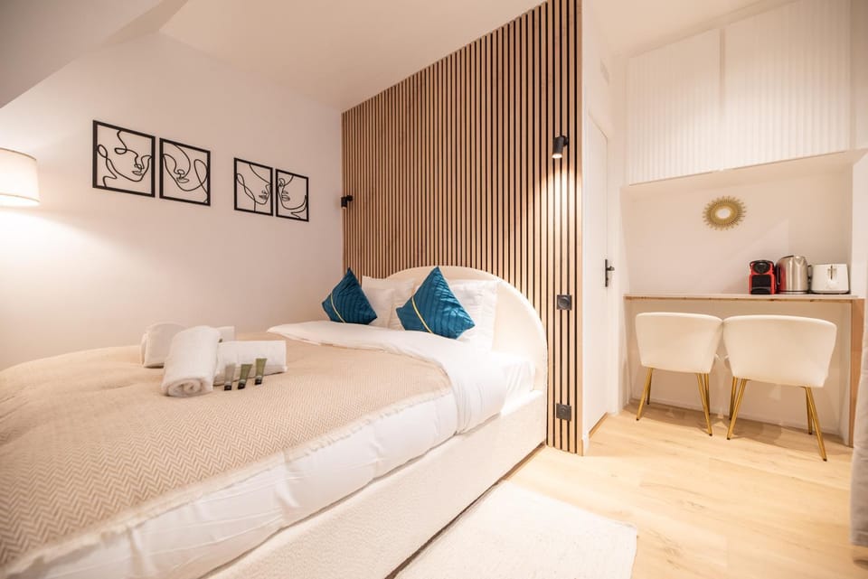 Bed, Bedroom