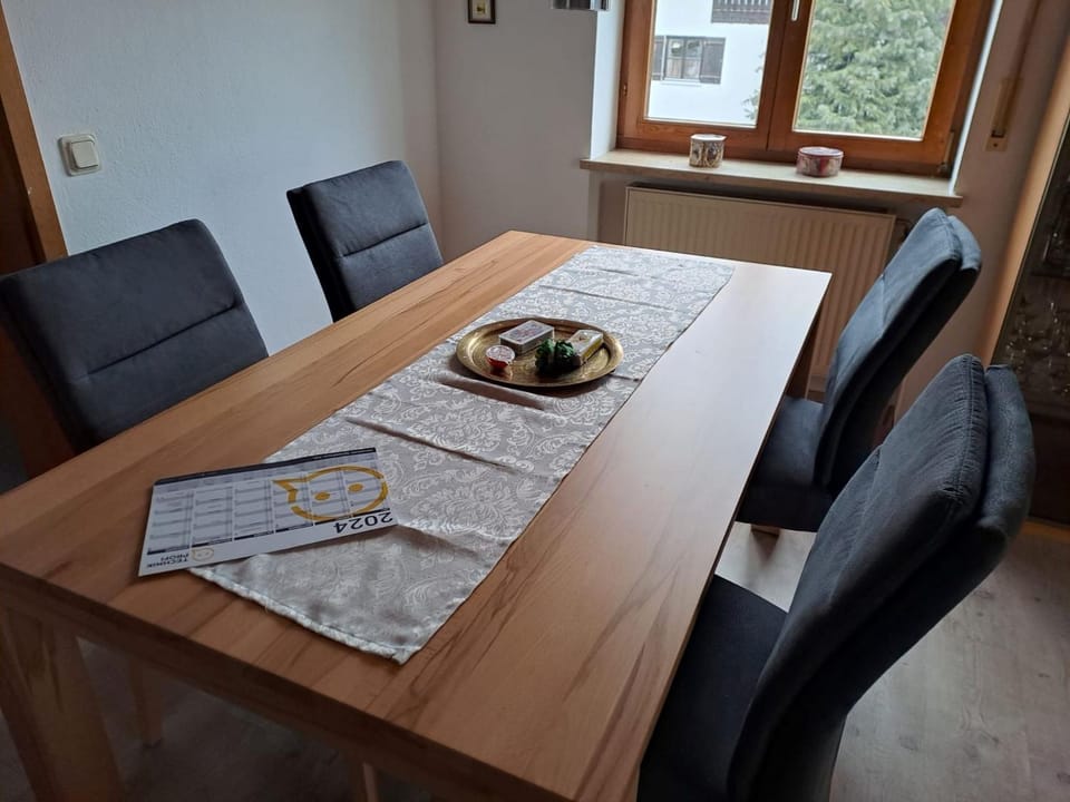 Seating area, Dining area