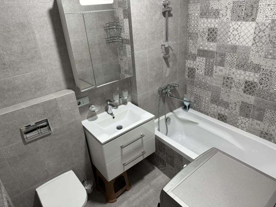 Shower, Toilet, Bathroom, Bath, towels