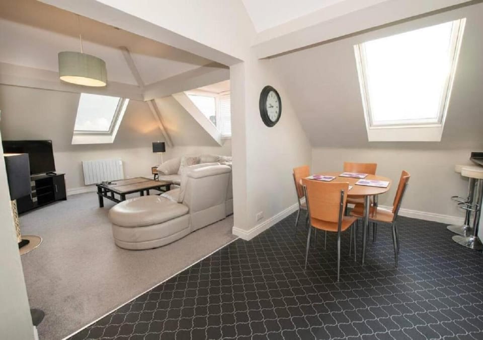 Living room, Dining area, Breakfast