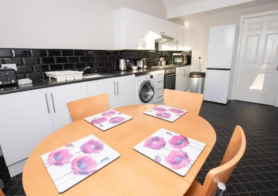 Kitchen or kitchenette, Dining area, Communal kitchen, Dinner, Dinner, dishwasher, washing machine, washing machine, kitchen, kitchen