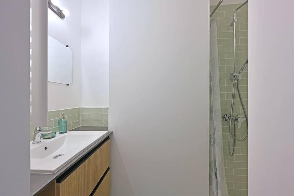 Shower, Bathroom, towels