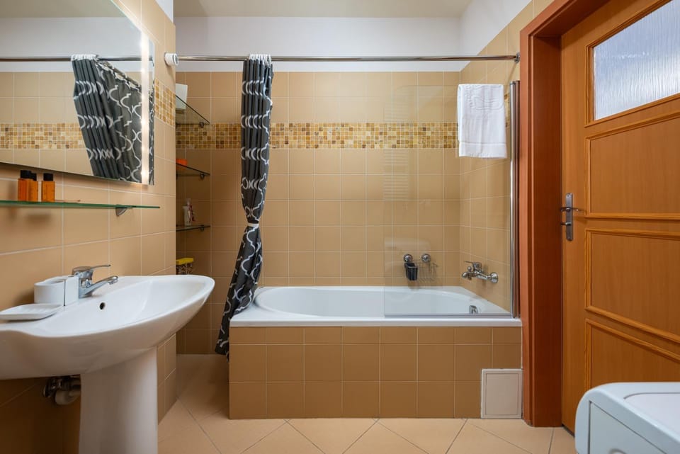 Toilet, Bathroom, Bath, towels
