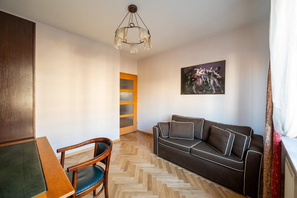 Seating area, Bedroom