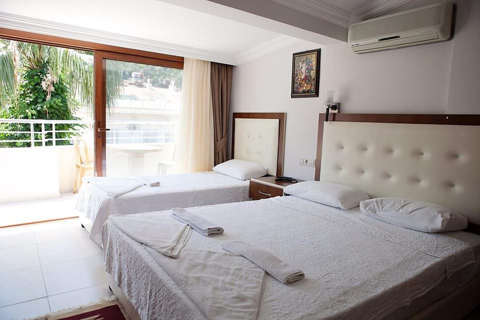 Bed, towels, air conditioner