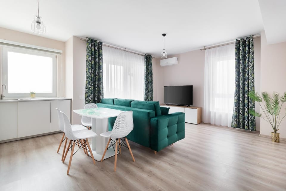 TV and multimedia, Living room, Seating area, Dining area, air conditioner