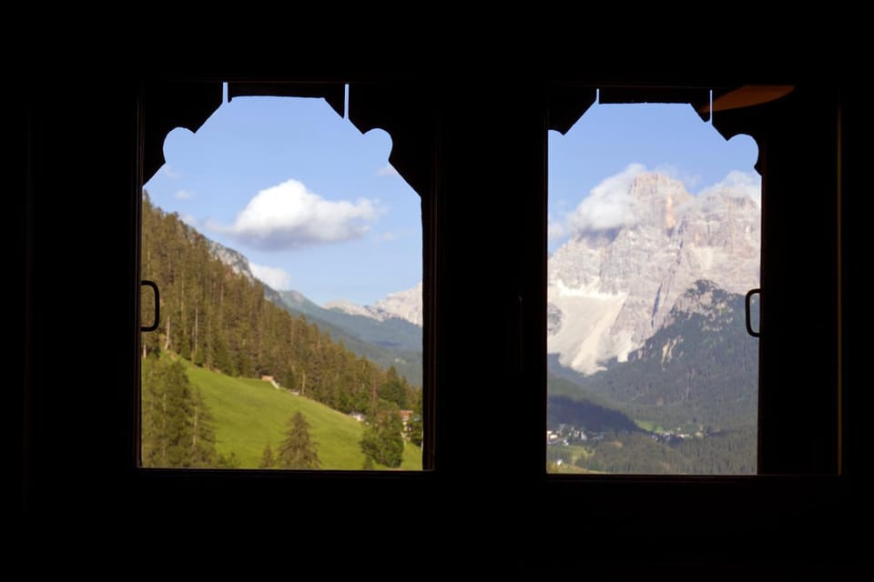 Nearby landmark, Natural landscape, Bedroom, Mountain view