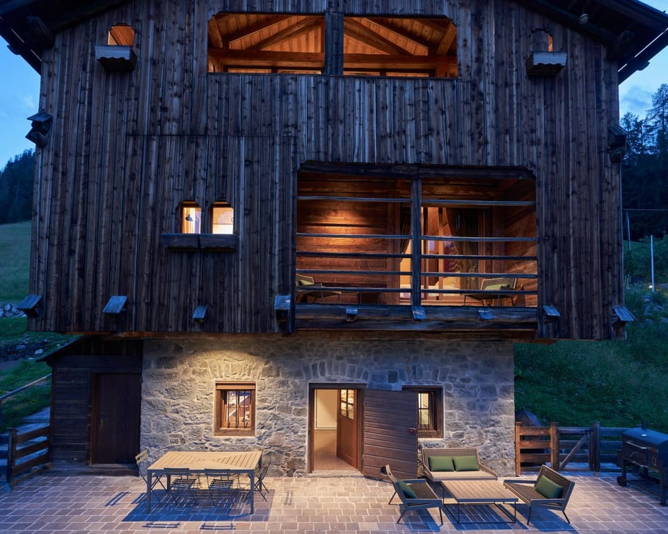 Property building, Night, BBQ facilities, Garden, Balcony/Terrace, Balcony/Terrace