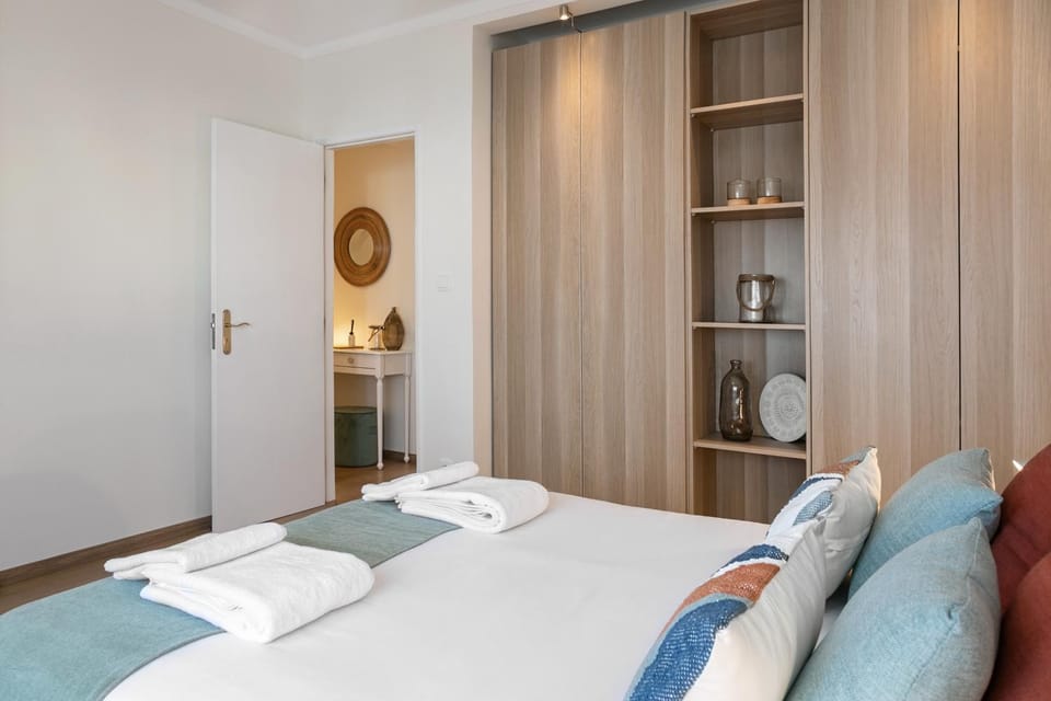Bed, Photo of the whole room, Bedroom, towels, wardrobe