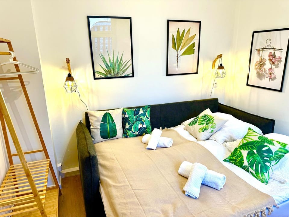 Bed, Living room