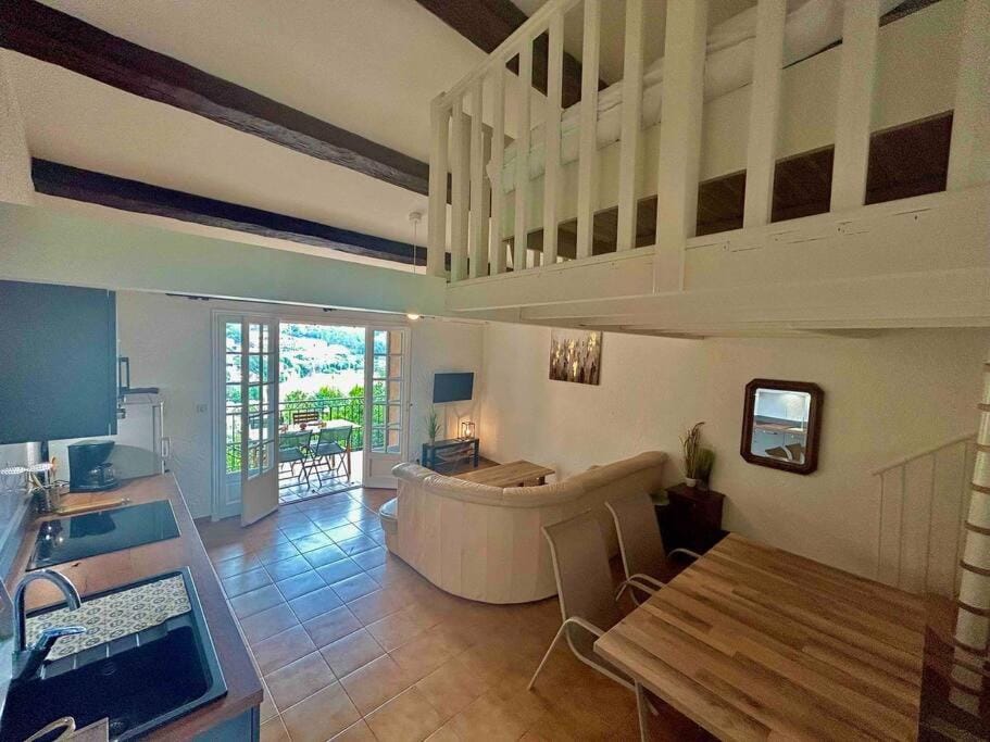 Miramar Apartment in Saint-Raphael
